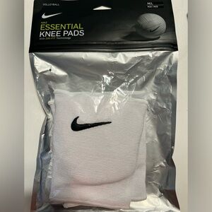 Nike NEVER OPENED white volleyball knee pads
